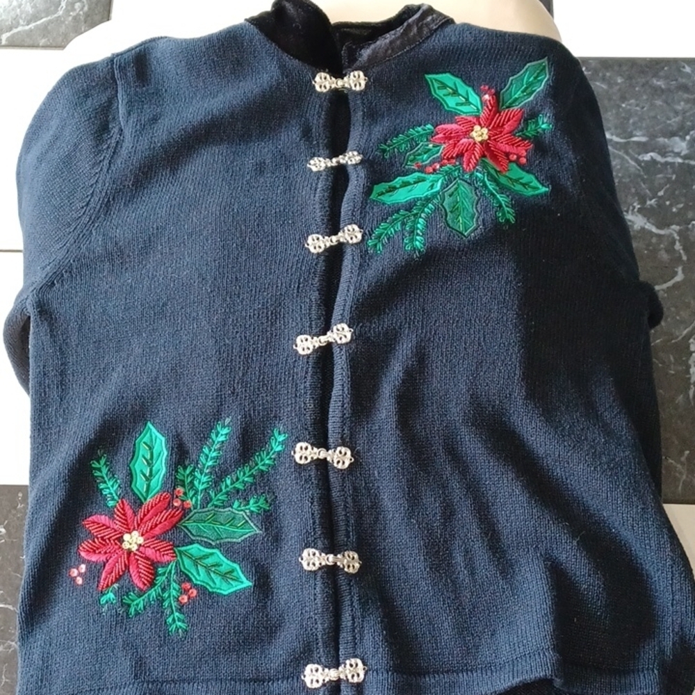 Crystal Kobe Vintage Poinsettia Sweater with Velvet Collar Size M